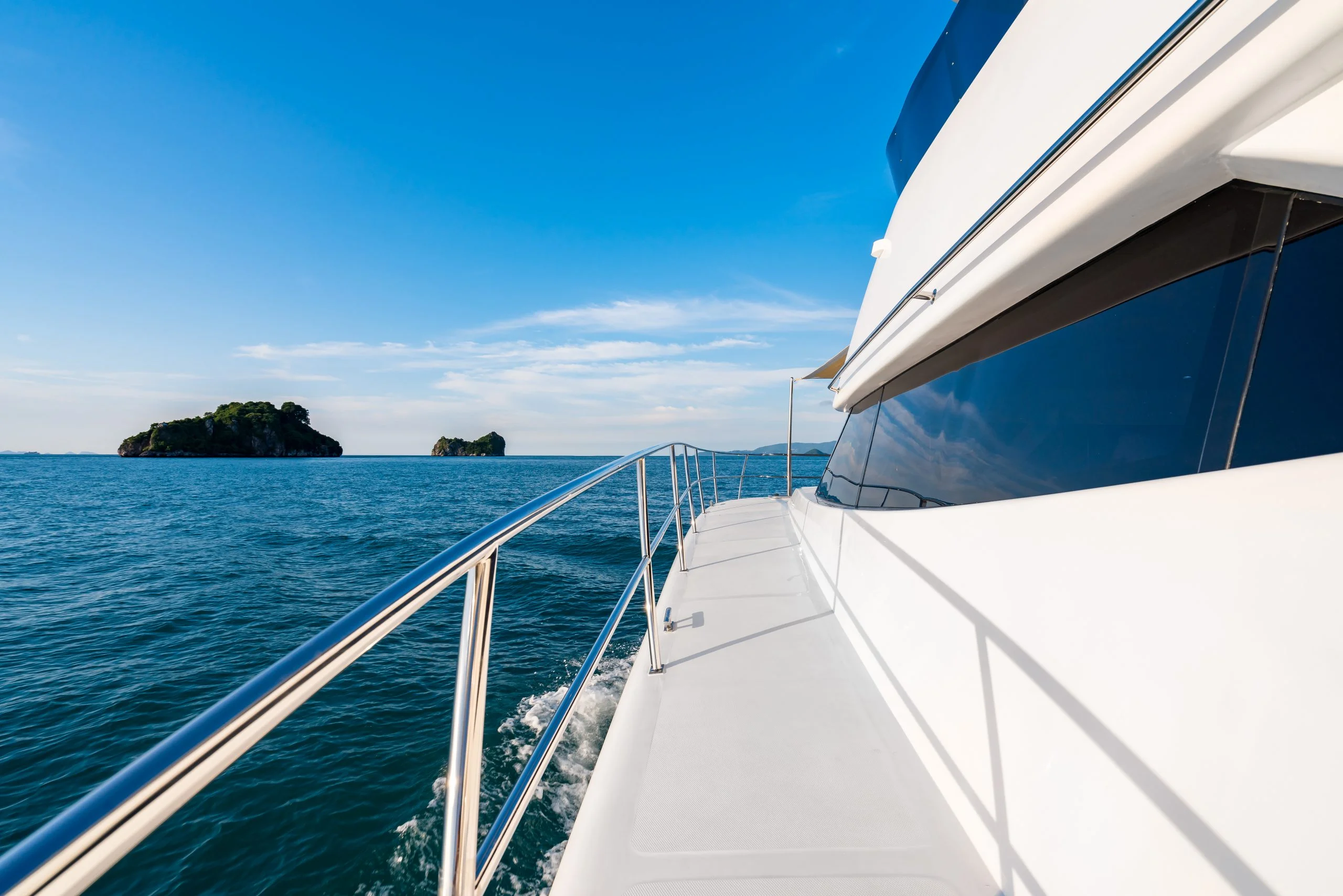 Panoramic view from 15-metre power catamaran - charter Samui
