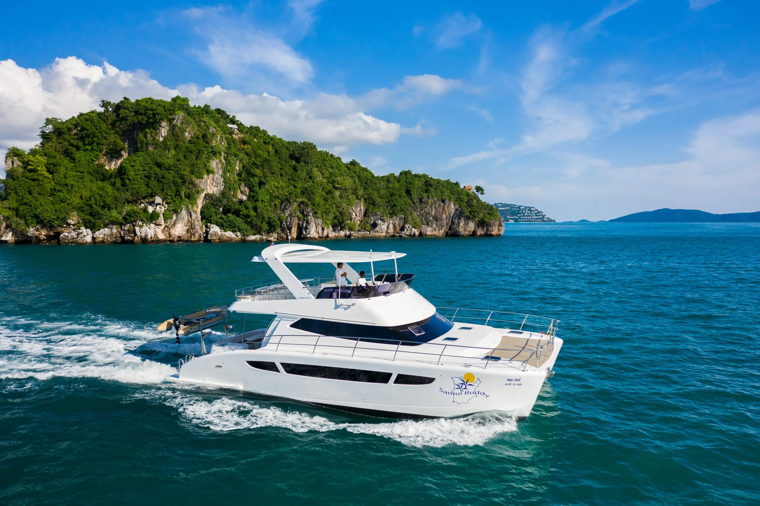 Side view of 15-metre catamaran - Samui Luxury Yacht Rental