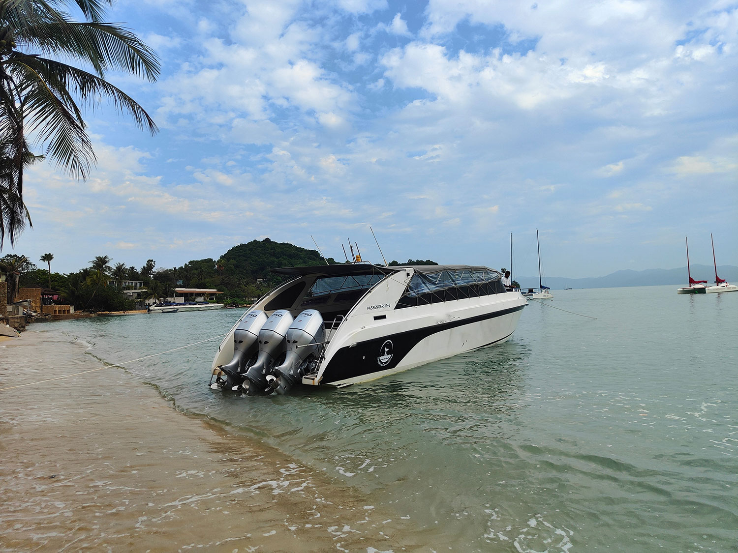 Top deck view - 3-engine speedboat for rent Samui