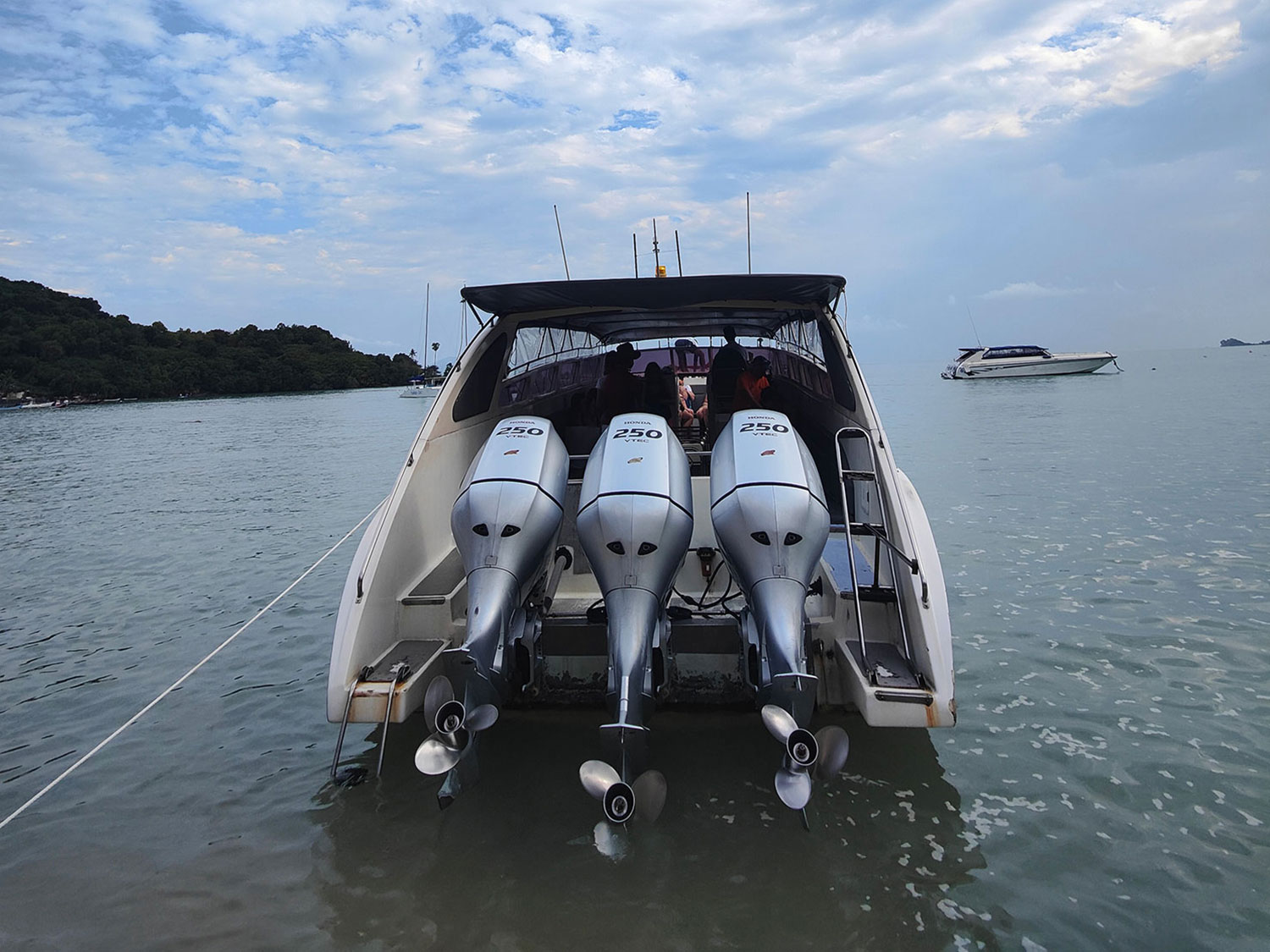 Luxury fittings - 3-engine speedboat charter in Samui